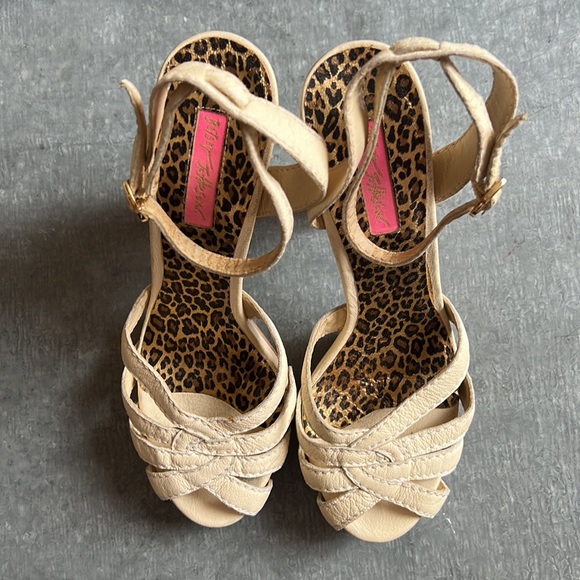 Rare Betsey Johnson Platform with Ankle Strap, Size 9 - Picture 3 of 8